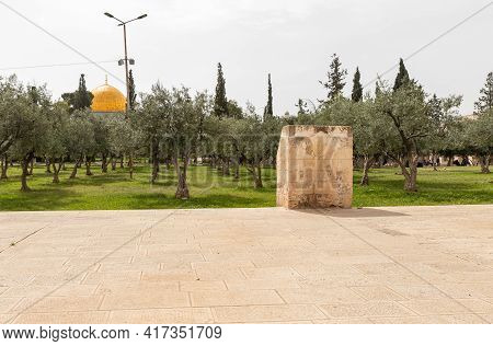 The Arcitecture In The South Part The Temple Mount And The Bab El Ghawanima Minaret In The Old Town 