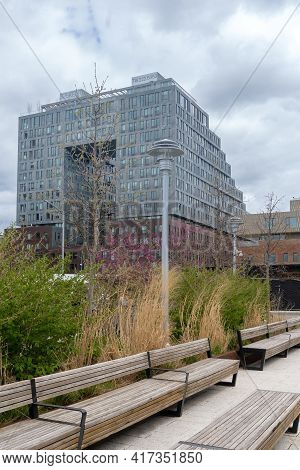 Brooklyn, Ny - Usa - April 17, 2021: A View Of Gardens And Seating Areas In Domino Park  With 325 Ke