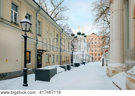 Moscow, Russia - January 17, 2021: View Of The Chernigovskiy Lane On A Frosty Winter Morning After H