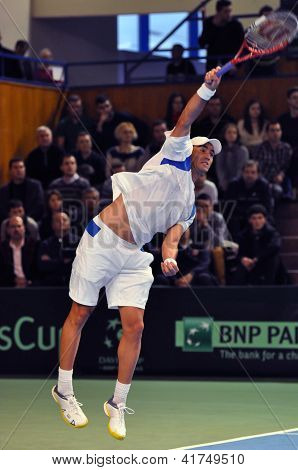 Copa Davis, o tenista romeno Horia Tecau jogando tênis