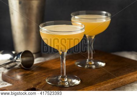 Refreshing Boozy Whiskey Daisy Cocktail