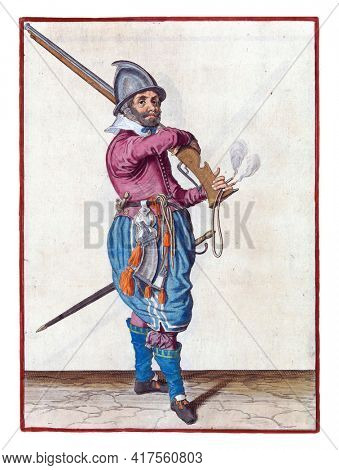 A soldier on guard, full-length, to the right, taking a rudder from his left shoulder with his right hand. In his left hand, besides the butt of the rudder, also a burning fuse