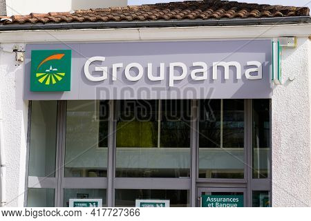 Bordeaux , Aquitaine France - 04 15 2021 : Groupama Logo Brand And Text Sign Front Of Office French 