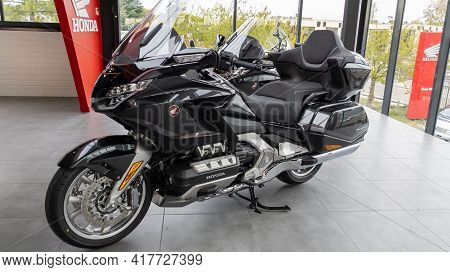 Bordeaux , Aquitaine France - 04 15 2021 : Honda Gold Wing F6b Motorbike Gl1800 Touring Motorcycle S
