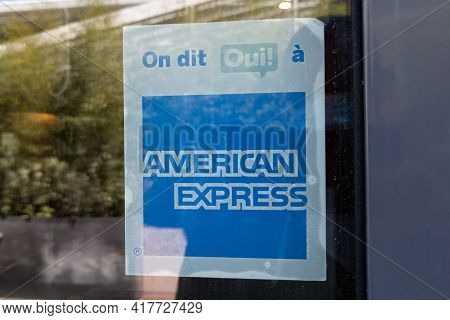 Bordeaux , Aquitaine France - 04 15 2021 : American Express Logo Brand And Text Sign On Windows Shop