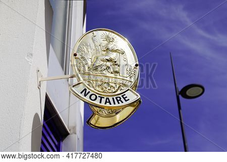 Bordeaux , Aquitaine France - 04 15 2021 : Notaire French Sign Logo And Text Brand On Wall Copper Pl