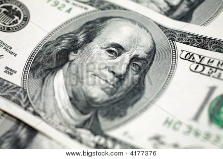 Sto Dolar z bliska
