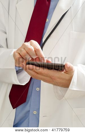 Lékař pomocí Smartphone zařízení