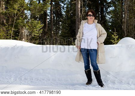 White Sweatshirt Mockup Of A Woman Wearing Black Snow Boots
