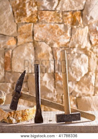 망치 메이슨 도구 stonecutter 벽돌의 건축 돌 벽에 작동