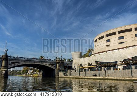 Melbourne, Australia - May 17, 2019: Southgate Shopping Mall Along The Promenade From The Yarra Rive