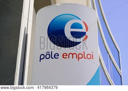 Bordeaux , Aquitaine France - 04 15 2021 : Pole Emploi Sign Brand And Text Logo Of French Government