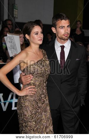 LOS ANGELES - MAR 18:  Shailene Woodley, Theo James at the 