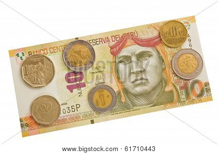 Peruvian banknotes and coins.