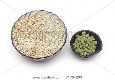 barley with pellets of hops