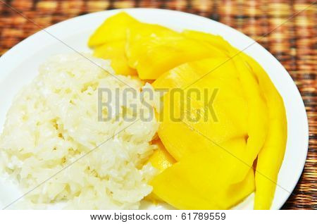 Glutinous Rice Eat With Mangoes