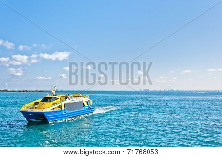 tropical sea, ferry and Caribbean Ocean - Mexico