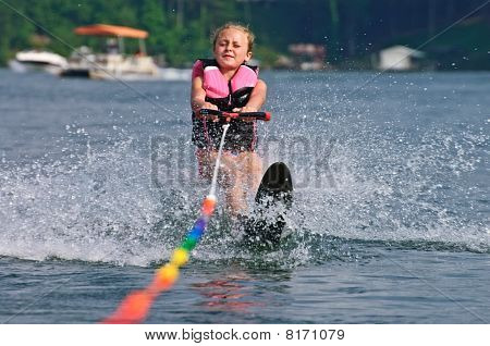 Ung pige Slalom skiløb