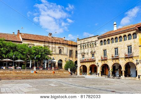 BARCELONA, SPAIN - SEPT  02, 2014: Beautiful landscape of the urban view Barcelona