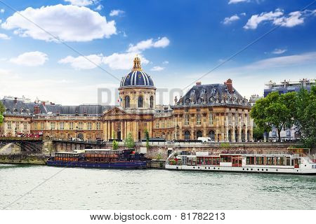 Mazarin Library Near  Seafront  Of The Seine. Paris.france