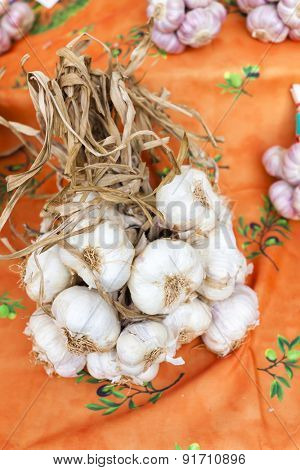 garlic, market in Forcalquier, Provence, France