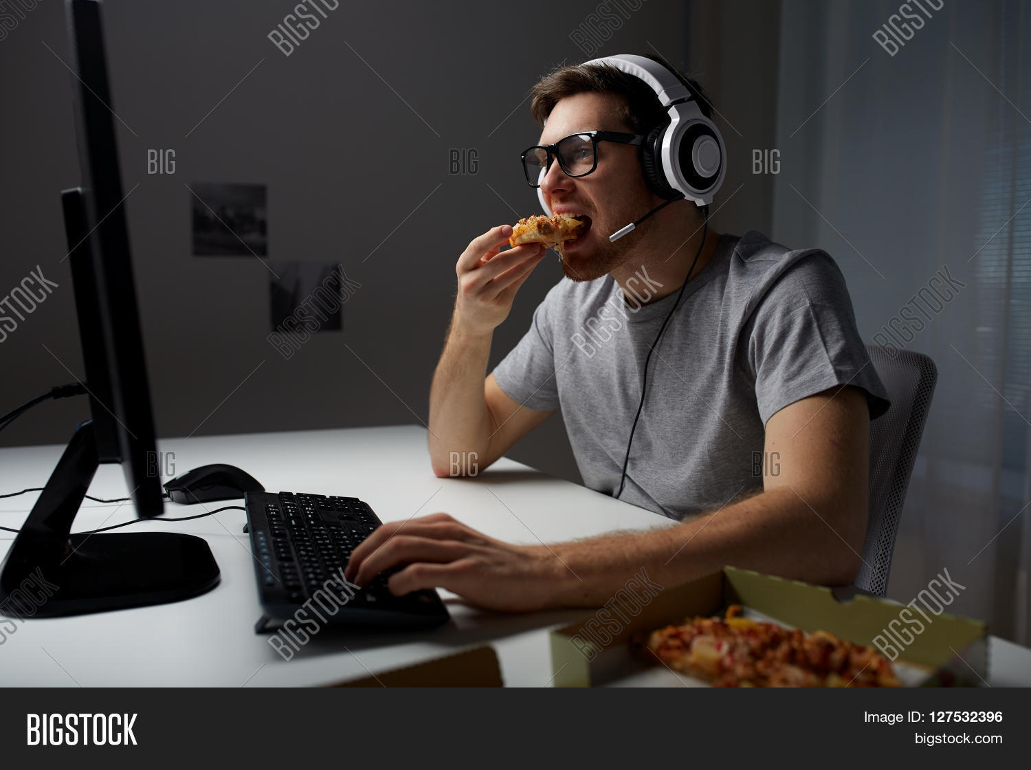 Technology, Gaming, Image & Photo (Free Trial) Bigstock