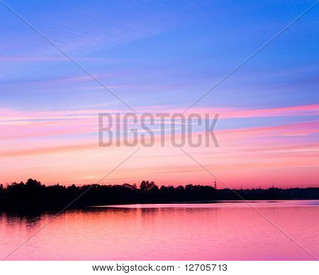 Puesta de sol de color rosa