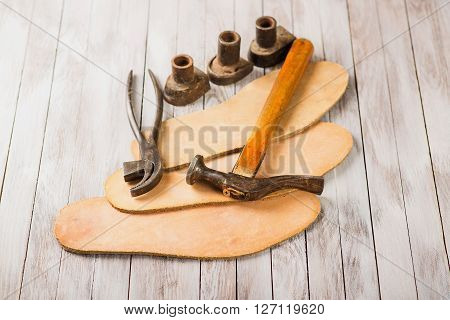 Making shoes manual a hammer and  tongs