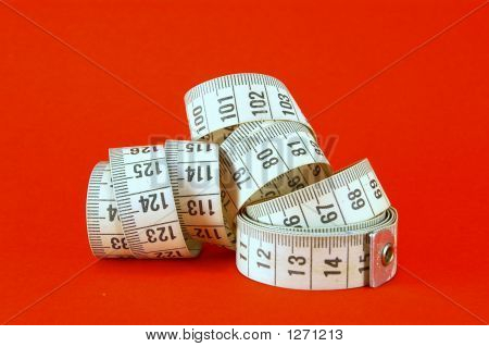 Mètre à ruban rouge