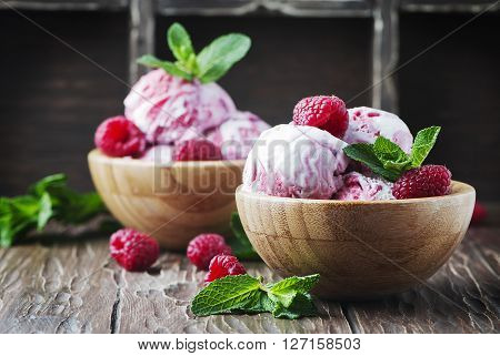 Sweet Raspberry Ice-cream Witn Mint