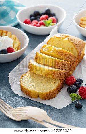 Grilled pound cake with fresh berries for an oudoor summer party