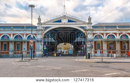 Symmetric view of Smithfield Poultry Market in London