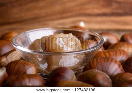 chestnut jam and heap of chestnut on wood
