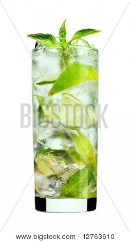 Fresco mojito cocktail isolata on white background.