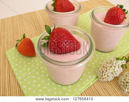 Strawberry dessert with gelatin and fresh strawberries