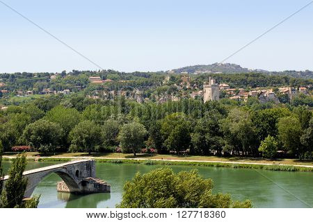 The flow of direct flows through Avignon in France