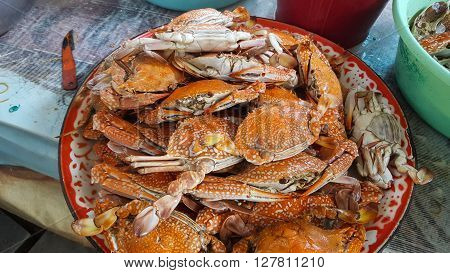 Many of steamed crab on the tray