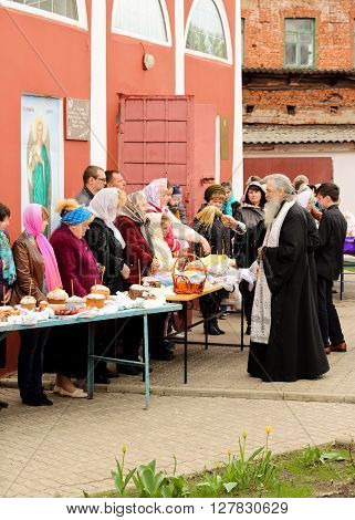 Kursk 30.04.2016- Russian Orthodox Church priest sprinkle holy water Easter cakes and eggs of believers for Easter in the oldest church of Kursk.