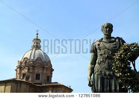 A picture of the most important roman emperor, Julius Caesar, along Va dei Fori Imperiali in Rome