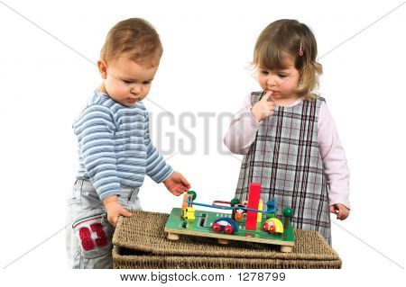 I bambini giocano insieme