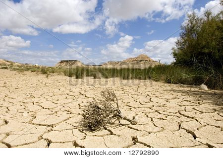 사진이 했다 Bardenas 건물의 사막에