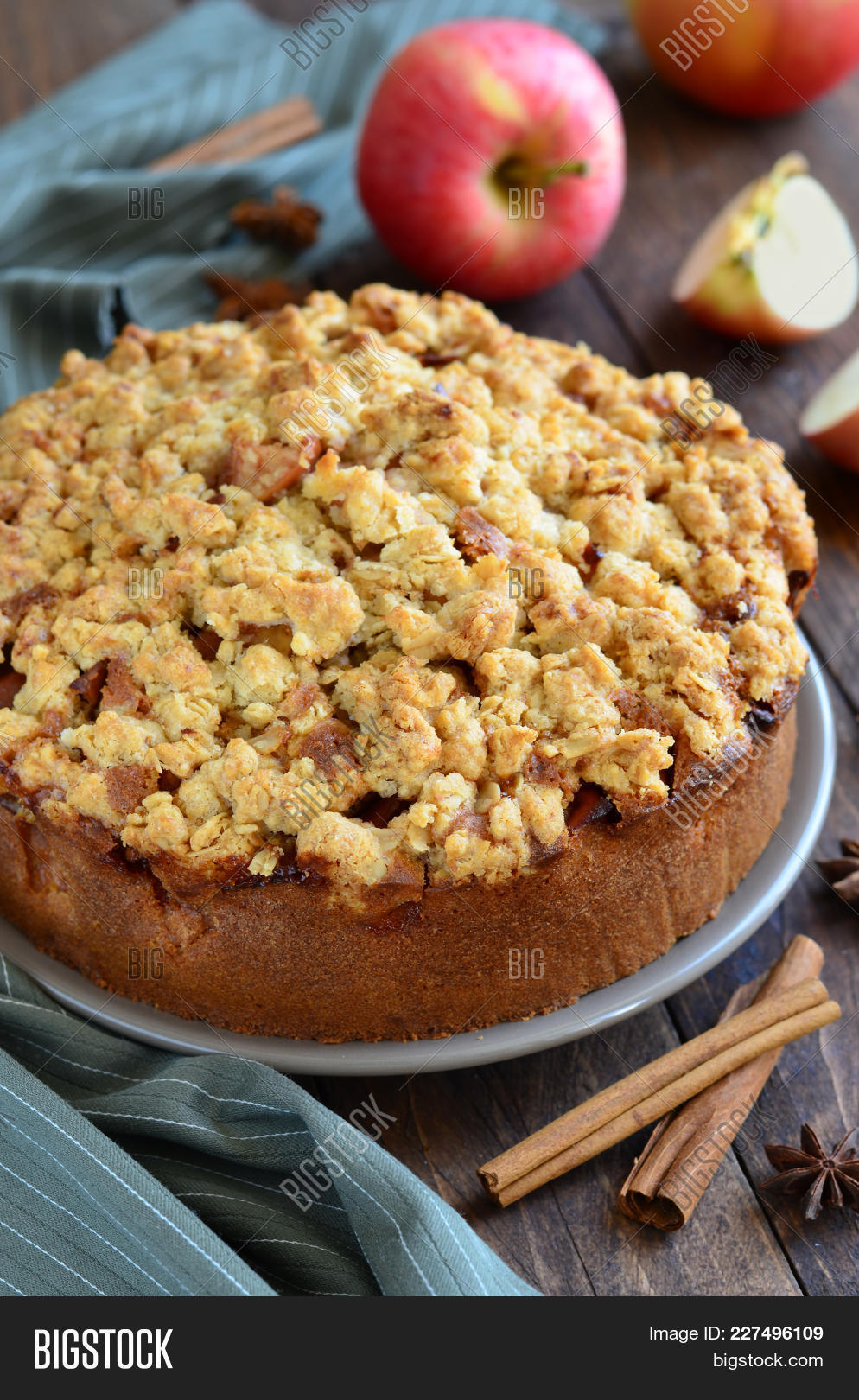 Штрейзель с яблоками. Штрейзель с яблоками. Пирог с яблоками и штрейзелем. Пирог с яблоками и штрейзелем. Песочный пирог с штрейзелем.