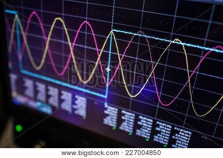 Digital oscilloscope is used by an experienced electronic engineer in the laboratory