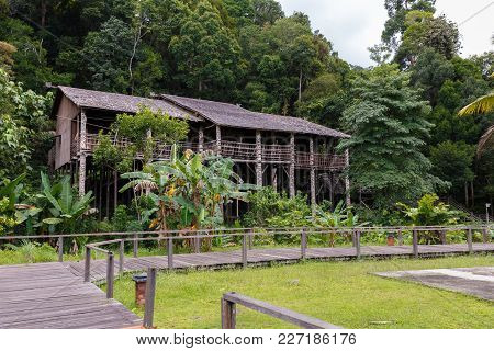 Orang Ulu Longhouse, Damai, Sarawak Borneo Malaysia