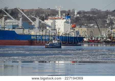 New Bedford, Massachusetts, Usa - January 10, 2018: Commercial Fishing Boat Jessica & Susan With Ref