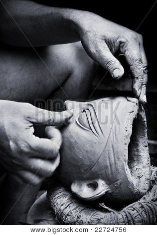 Idolo di argilla creazione artigianale