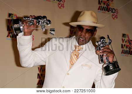 LOS ANGELES - AUG 29:  Jay-Z in the press room at the Mtv Video Music Awards  on August 29, 2004 in Miami, FL.                