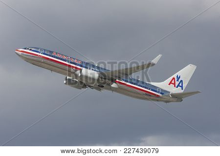 Los Angeles, California, Usa - March 10, 2010: American Airlines Boeing 737 Airplane Takes Off From 
