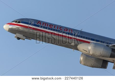 Los Angeles, California, Usa - March 10, 2010: American Airlines Boeing 757 Aircraft Takes Off From 