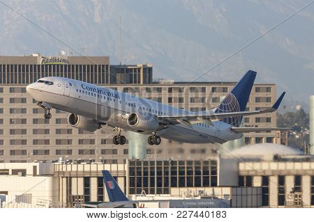 Los Angeles, California, Usa - March 10, 2010: Continental Airlines Boeing 737 Aircraft Taking Off F